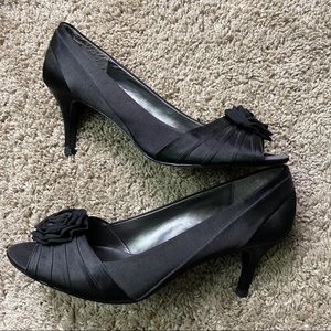 Mootsies Tootsies Black Peep Toe Heels 9.5 🏷️